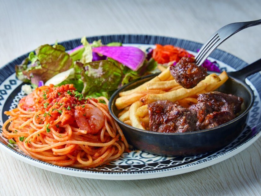サーロインサイコロステーキと選べるハーフパスタプレート　1,903円(税込)