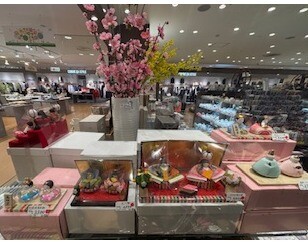 お雛様入荷してます♫